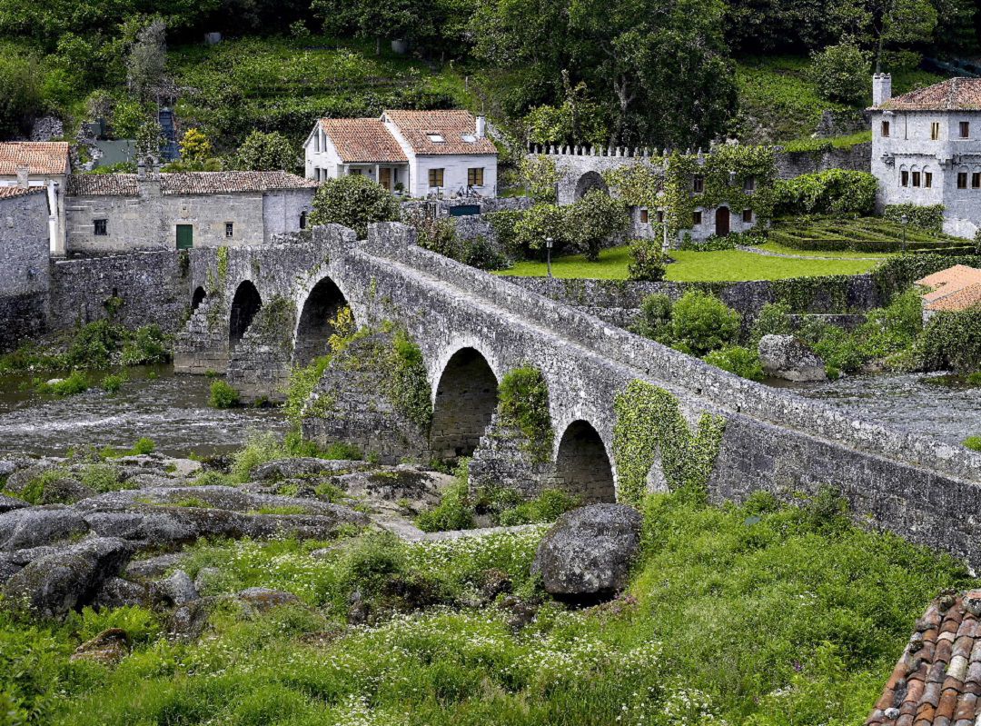 Ponte Maceira, aldea de leyendas e historias bañada por el Tambre Ponte Maceira, aldea de leyendas e historias bañada por el Tambre