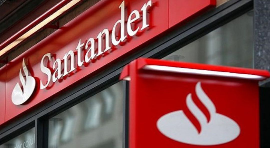 Imagen de archivo de una oficina del banco Santander Imagen de archivo de una oficina del banco Santander
