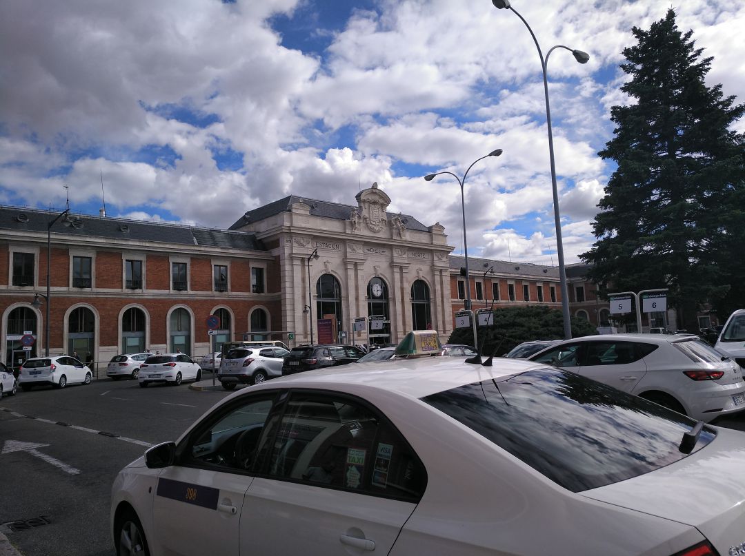 Parada de taxis en la estación del Campo Grande Parada de taxis en la estación del Campo Grande