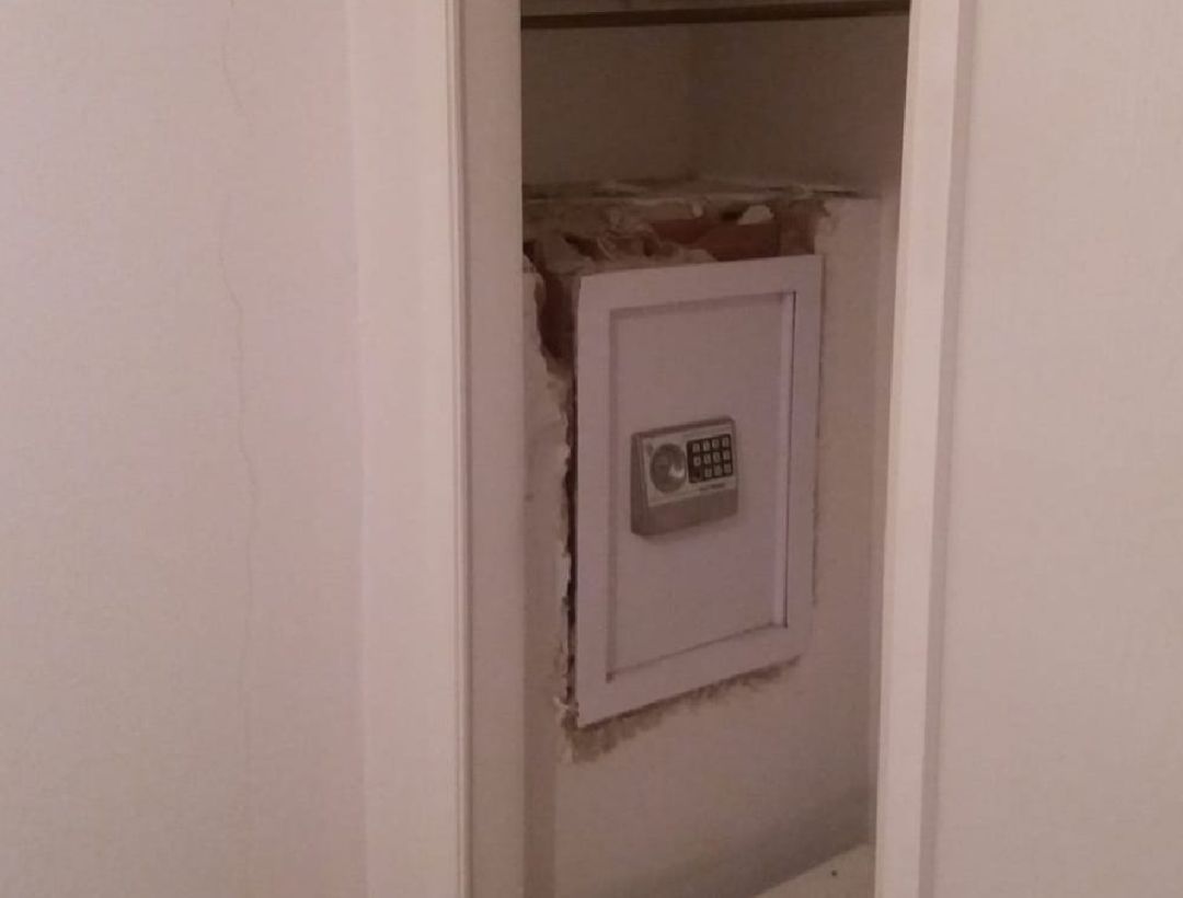 Caja fuerte que intentaban robar en Elche Caja fuerte que intentaban robar en Elche