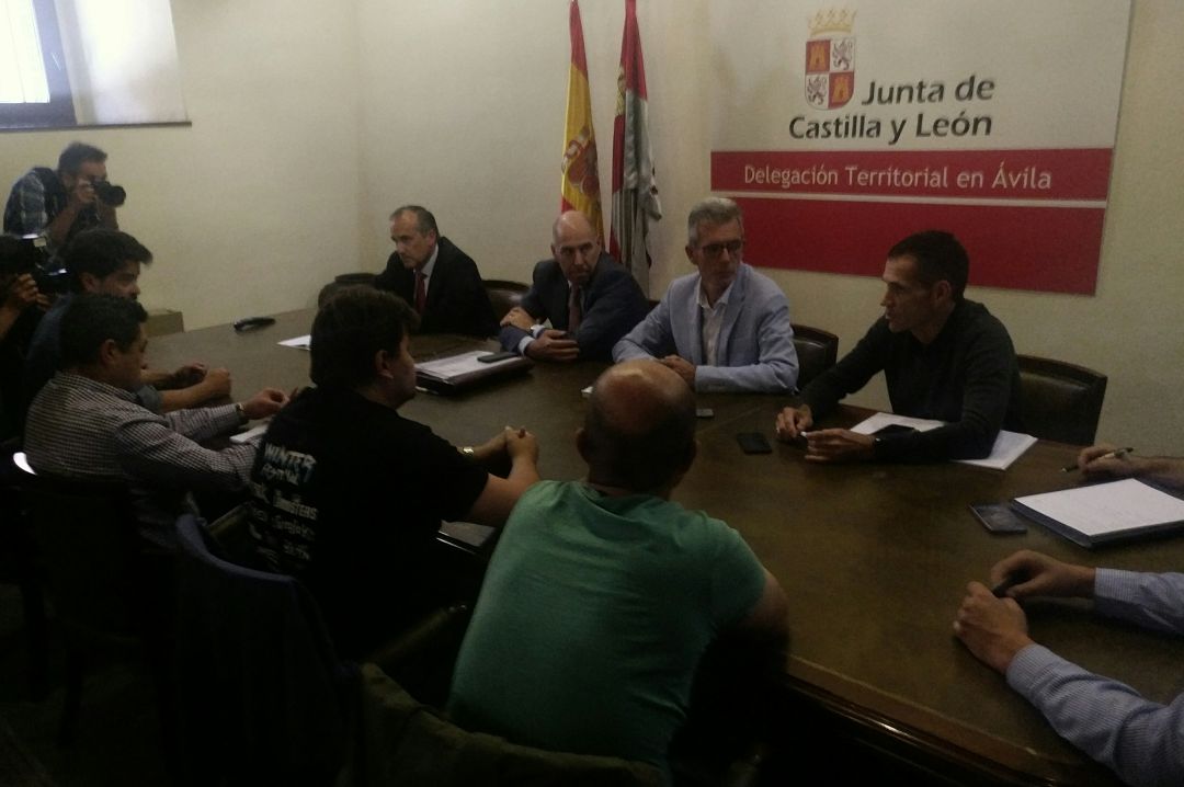 Un instante de la reunión entre Nissan, Comité de Empresa y representantes de la Junta de Castilla y León Un instante de la reunión entre Nissan, Comité de Empresa y representantes de la Junta de Castilla y León