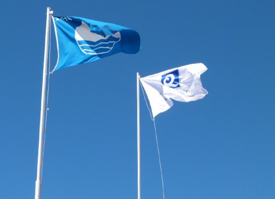 Asturias contará con seis banderas azules Asturias contará con seis banderas azules