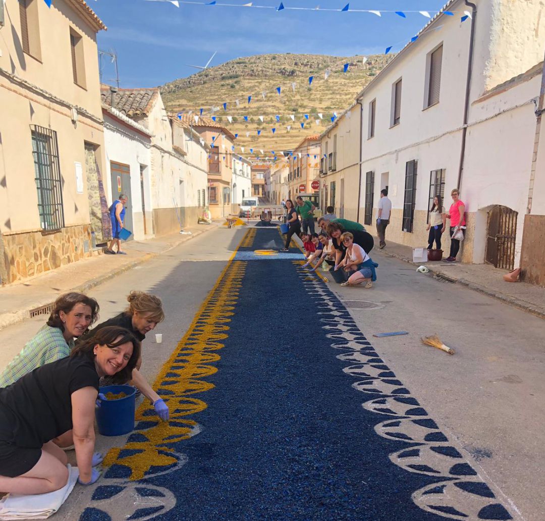 Imagen de una de las alfombras más bonitas realizadas por los vecinos y vecinas de Moral de Calatrava. Imagen de una de las alfombras más bonitas realizadas por los vecinos y vecinas de Moral de Calatrava.