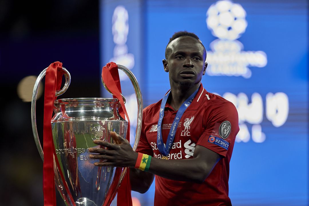 Sadio Mané posa con la Champions League lograda con el Liverpool Sadio Mané posa con la Champions League lograda con el Liverpool