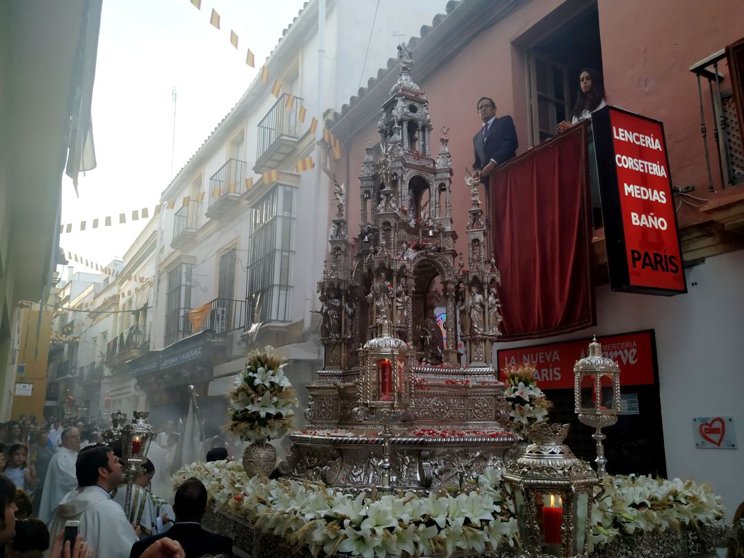 Procesión del Corpus Christi por la calle Algarve Procesión del Corpus Christi por la calle Algarve