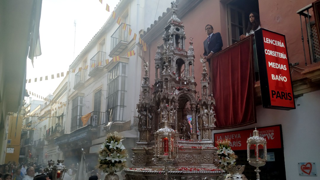 Jerez de rodillas ante el Santísimo
