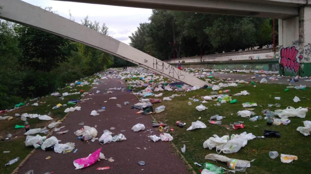 La basura de la noche de San Juan se reduce a un tercio de lo recogido el año pasado