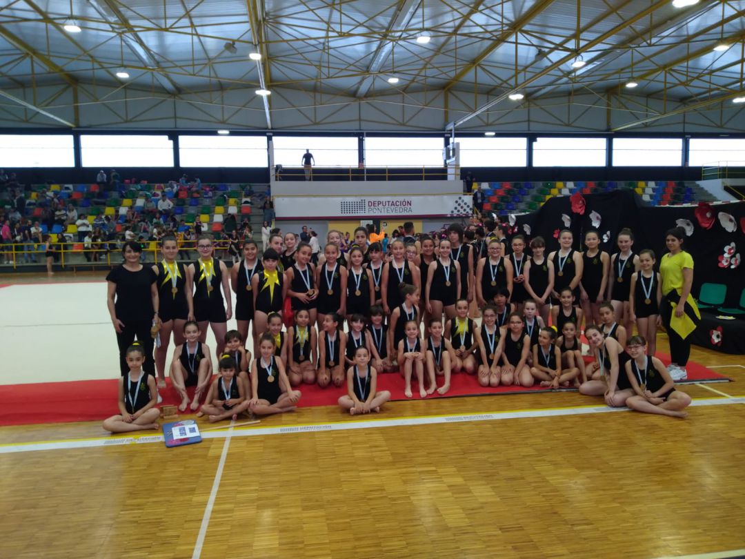El Club Ximnasia Burgas, cierra una gran temporada en la modalidad de Acrobática con excelentes resultados tanto en Escolar, Base, Élite Internacional y Autonómico. El Club Ximnasia Burgas, cierra una gran temporada en la modalidad de Acrobática con excelentes resultados tanto en Escolar, Base, Élite Internacional y Autonómico.