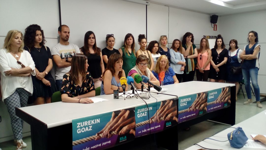 Trabajadoras afectadas por el conflicto laboral en los centros de rehabilitación psicosocial pertenecientes del Gobierno de Navarra. Trabajadoras afectadas por el conflicto laboral en los centros de rehabilitación psicosocial pertenecientes del Gobierno de Navarra.