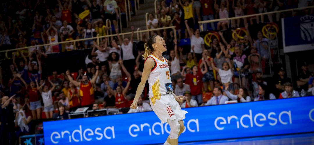 Anna Cruz celebra una canasta de España en el partido disputado este domingo ante el entregado público del pabellón Fernando Martín de Fuenlabrada Anna Cruz celebra una canasta de España en el partido disputado este domingo ante el entregado público del pabellón Fernando Martín de Fuenlabrada