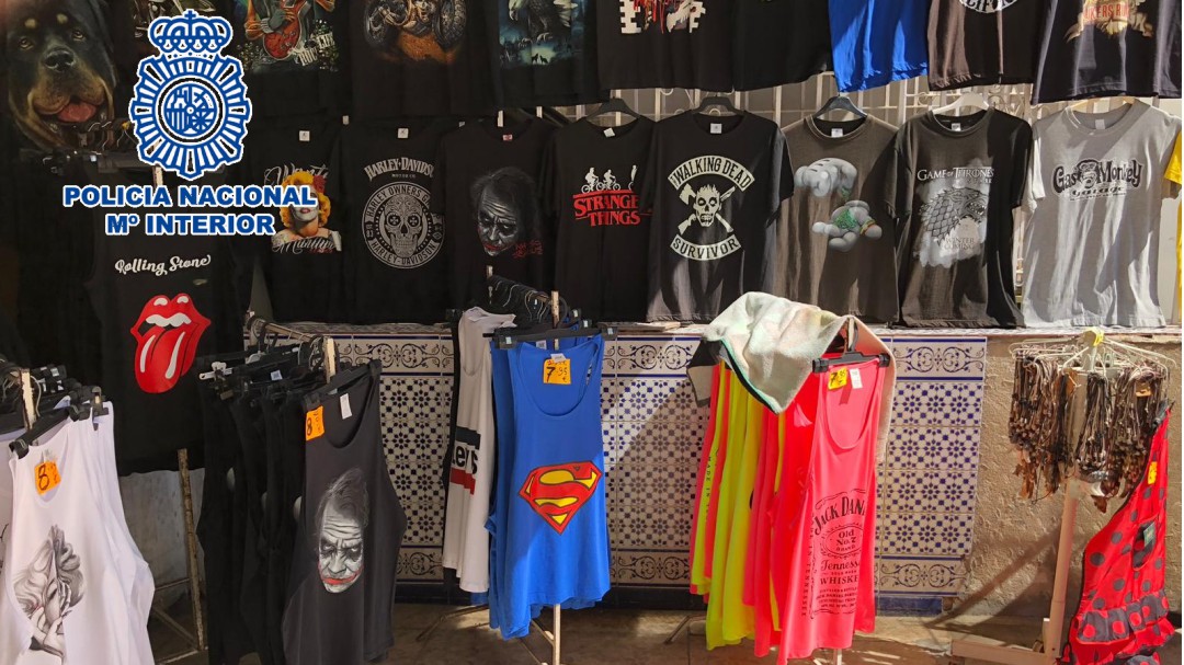 Detenido con más de 500 prendas con marcas falsificadas en un local de Torremolinos