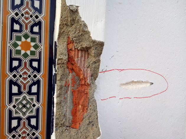 Los disparos han impactado contra la fachada del templo Los disparos han impactado contra la fachada del templo