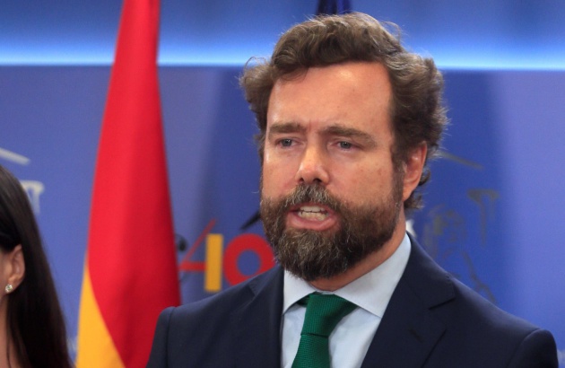 Vox enseña el pacto con PP y Cs para gobiernos de coalición y lo da por roto Vox enseña el pacto con PP y Cs para gobiernos de coalición y lo da por roto