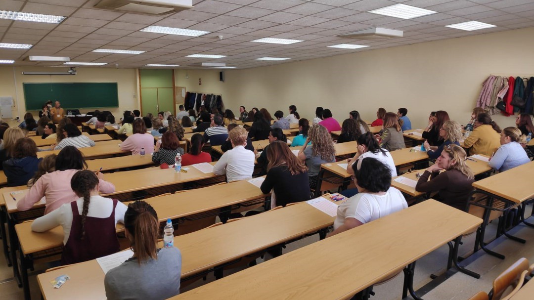 Más de 6.000 docentes de la provincia se presentan a las oposiciones más masivas de la Comunitat Valenciana