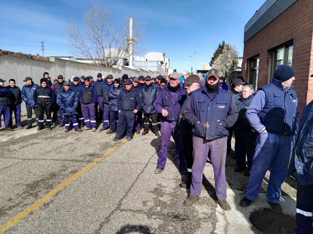 Se estima que tras la reapertura de la planta se necesiten más trabajadores Se estima que tras la reapertura de la planta se necesiten más trabajadores