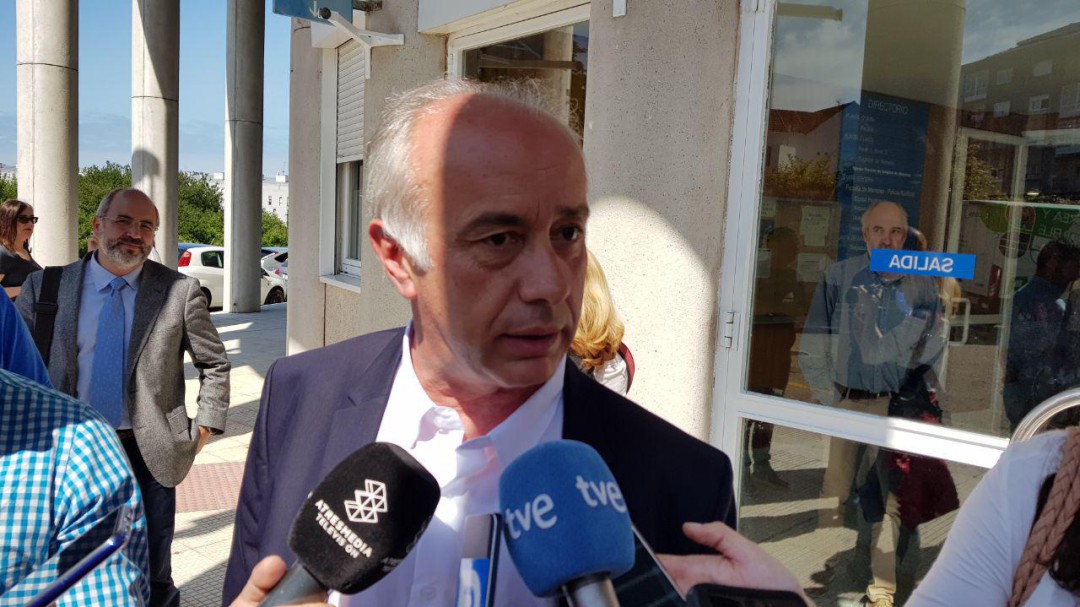 El Alcalde de Vilanova no se arrepiente de llamar "Chacha para todo" a Carmela Silva