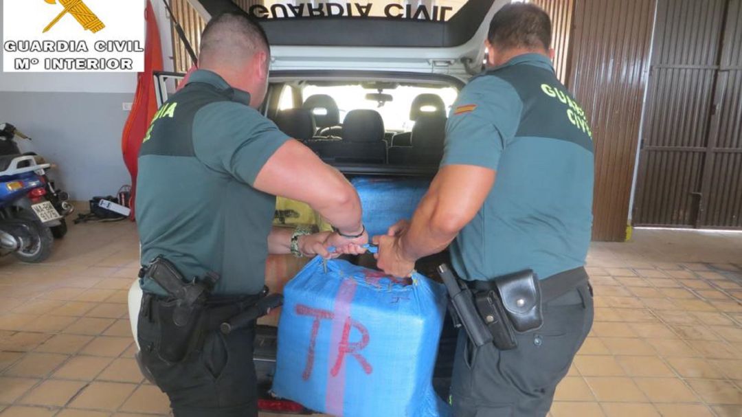 Detenidas 15 personas en una operación contra el tráfico de hachís en el Guadalquivir Detenidas 15 personas en una operación contra el tráfico de hachís en el Guadalquivir