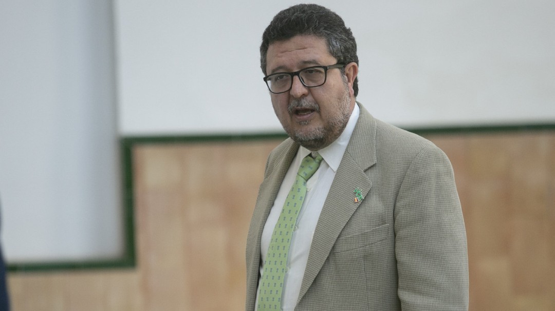 Francisco Serrano coge una baja médica tras el "linchamiento" por sus comentarios sobre La Manada