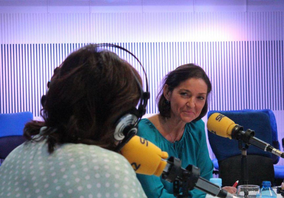 La ministra, en los estudios de la Cadena SER La ministra, en los estudios de la Cadena SER