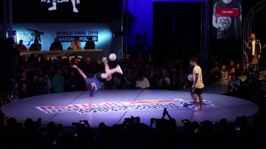 El Freestyle Football aterriza en O Marisquiño El Freestyle Football aterriza en O Marisquiño