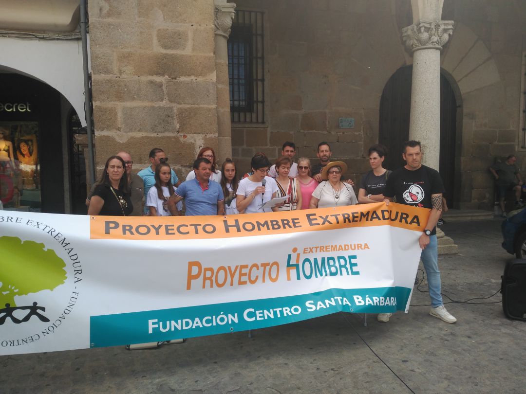 Lectura de Manifiesto de Proyecto Hombre Extremadura Lectura de Manifiesto de Proyecto Hombre Extremadura