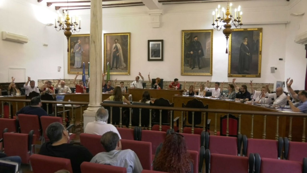 Las liberaciones centran el debate del primer pleno bicolor
