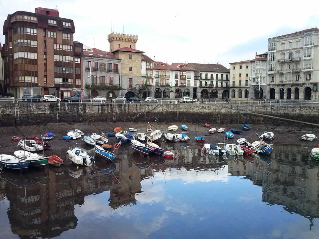 Dársena y plaza del Ayuntamiento. Dársena y plaza del Ayuntamiento.