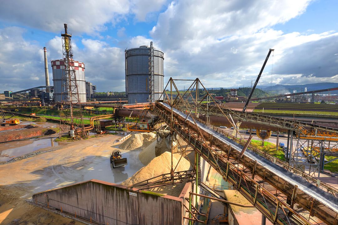 Instalaciones de Arcelor Mittal en Veriña Instalaciones de Arcelor Mittal en Veriña