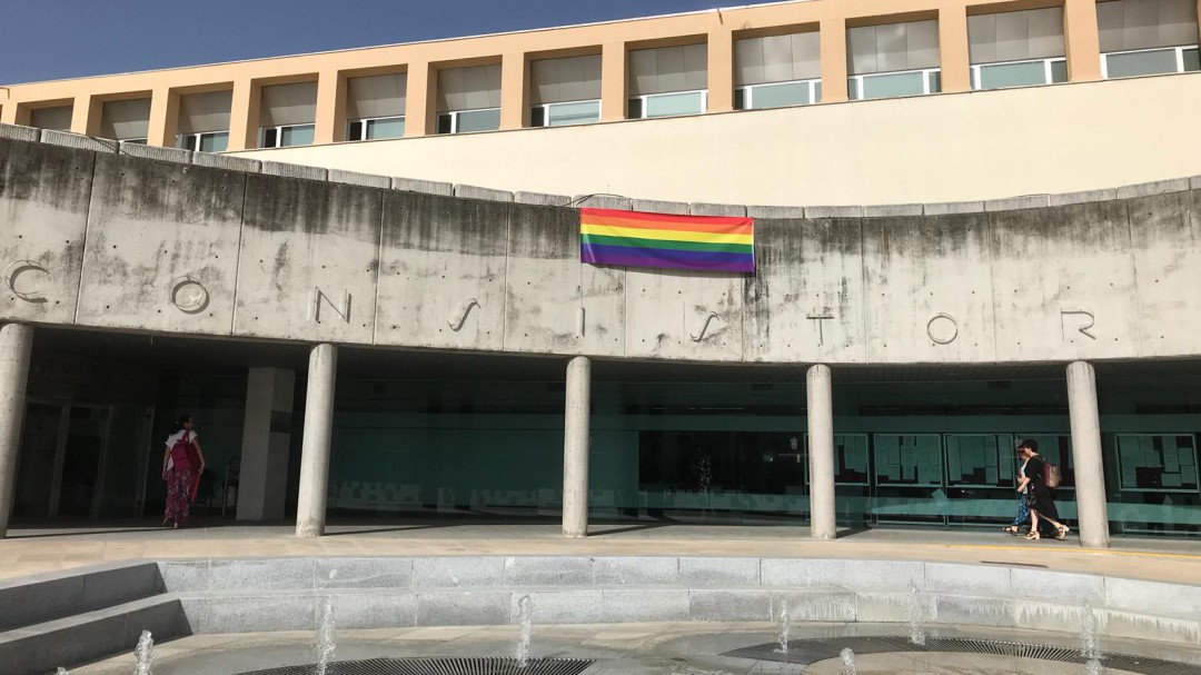Los grandes municipios del norte de Madrid colgarán la bandera o iluminarán sus ayuntamientos con los colores del Orgullo