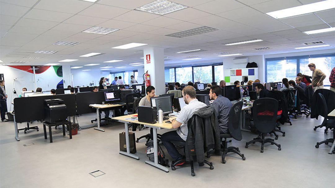 Trabajadores en una oficina. Trabajadores en una oficina.
