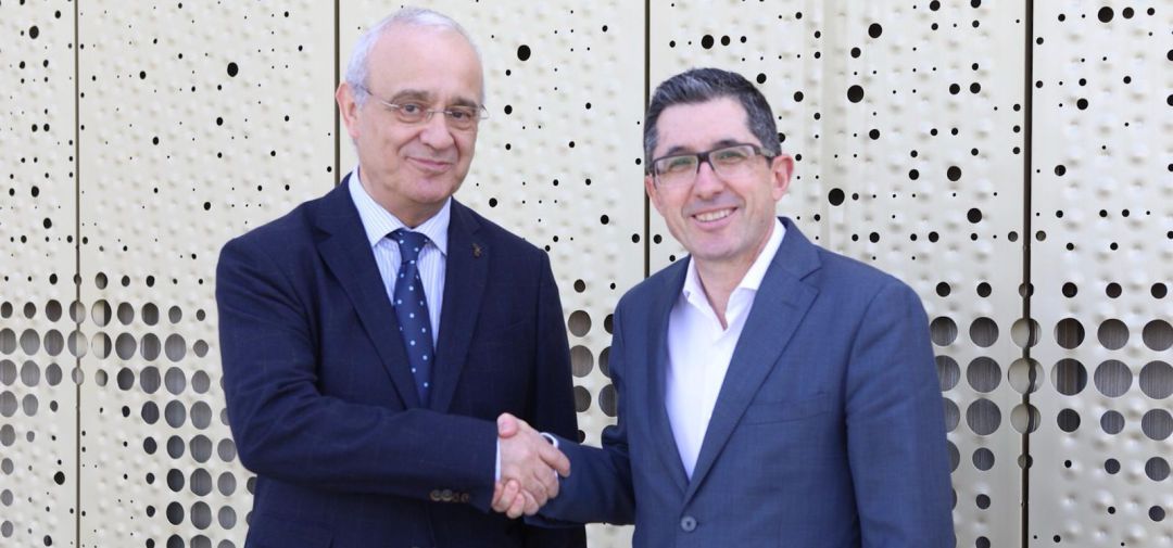 Imagen de la firma del acuerdo Imagen de la firma del acuerdo