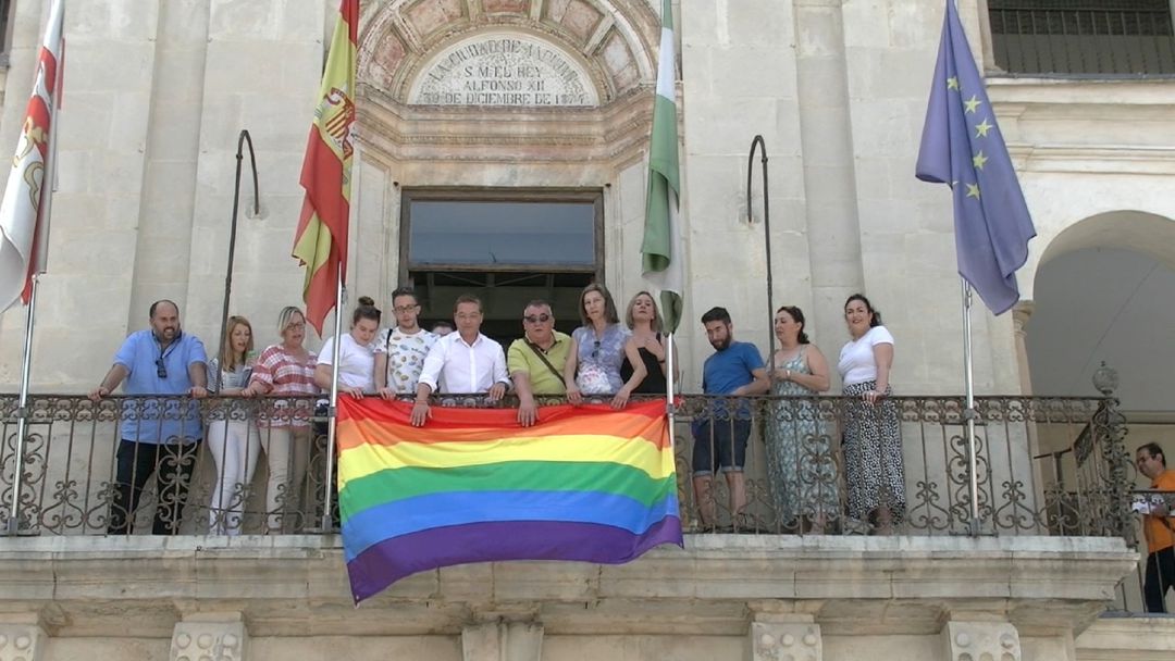 El Ayuntamiento se suma al Día Internacional del Orgullo LGTBI con un acto conmemorativo que se ha desarrollado en el salón de plenos El Ayuntamiento se suma al Día Internacional del Orgullo LGTBI con un acto conmemorativo que se ha desarrollado en el salón de plenos