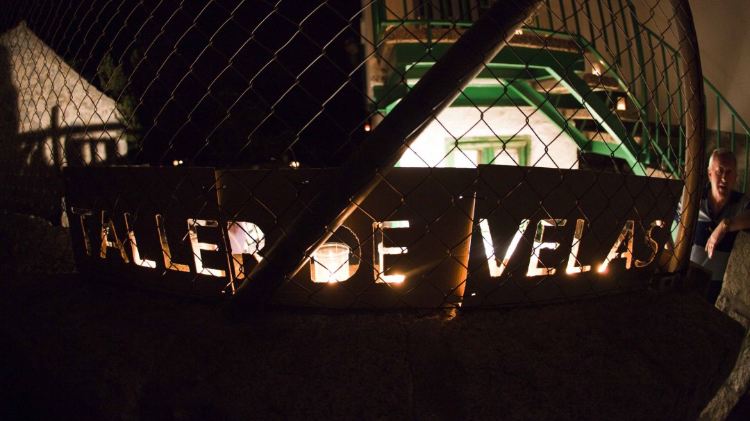 Mataelpino ilumina sus calles con miles de velas este fin de semana
