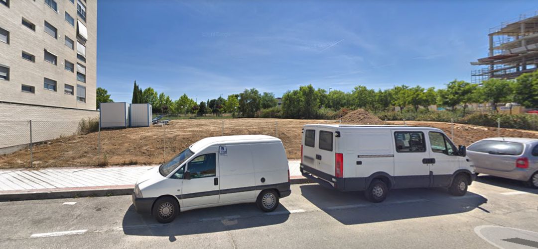 Imágen del solar situado en el barrio del Hospital de Fuenlabrada, donde se iba a construir la promoción de viviendas. Imágen del solar situado en el barrio del Hospital de Fuenlabrada, donde se iba a construir la promoción de viviendas.