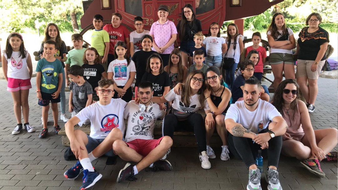 La asociación ALES se lleva a EuroDisney a más de 40 niñas y niños afectados
