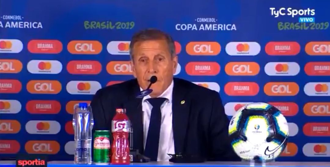 Tabárez en la conferencia de prensa tras la eliminación de Uruguay Tabárez en la conferencia de prensa tras la eliminación de Uruguay