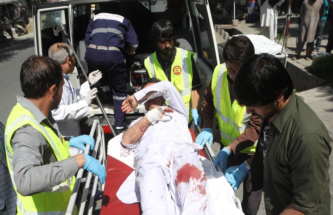 Un herido es trasladado a un hospital tras una explosión en Kabul (Afganistán) Un herido es trasladado a un hospital tras una explosión en Kabul (Afganistán)