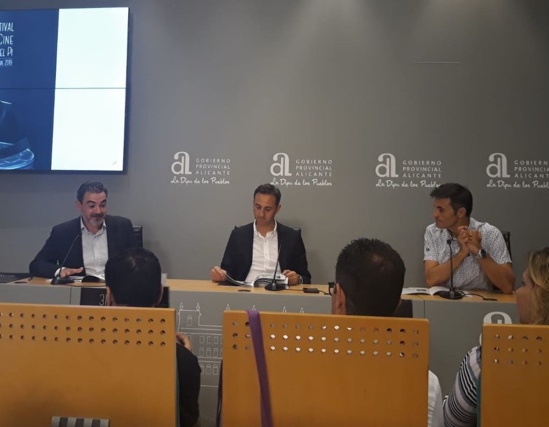 César Sánchez, en el centro, entre Vicente Arques y Luis Larroera.
POLITICA COMUNIDAD VALENCIANA ESPAÑA EUROPA ALICANTE
César Sánchez, en el centro, entre Vicente Arques y Luis Larroera.
POLITICA COMUNIDAD VALENCIANA ESPAÑA EUROPA ALICANTE