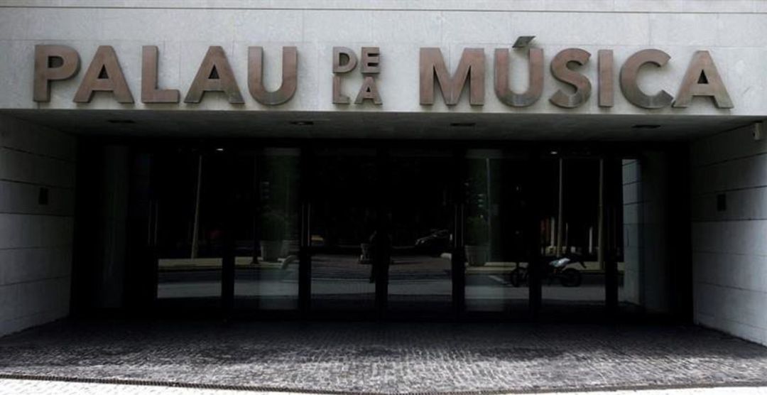 Los trabajadores del Palau solicitan una "reunión urgente" con la dirección tras el desprendimiento en la sala Rodrigo Los trabajadores del Palau solicitan una "reunión urgente" con la dirección tras el desprendimiento en la sala Rodrigo