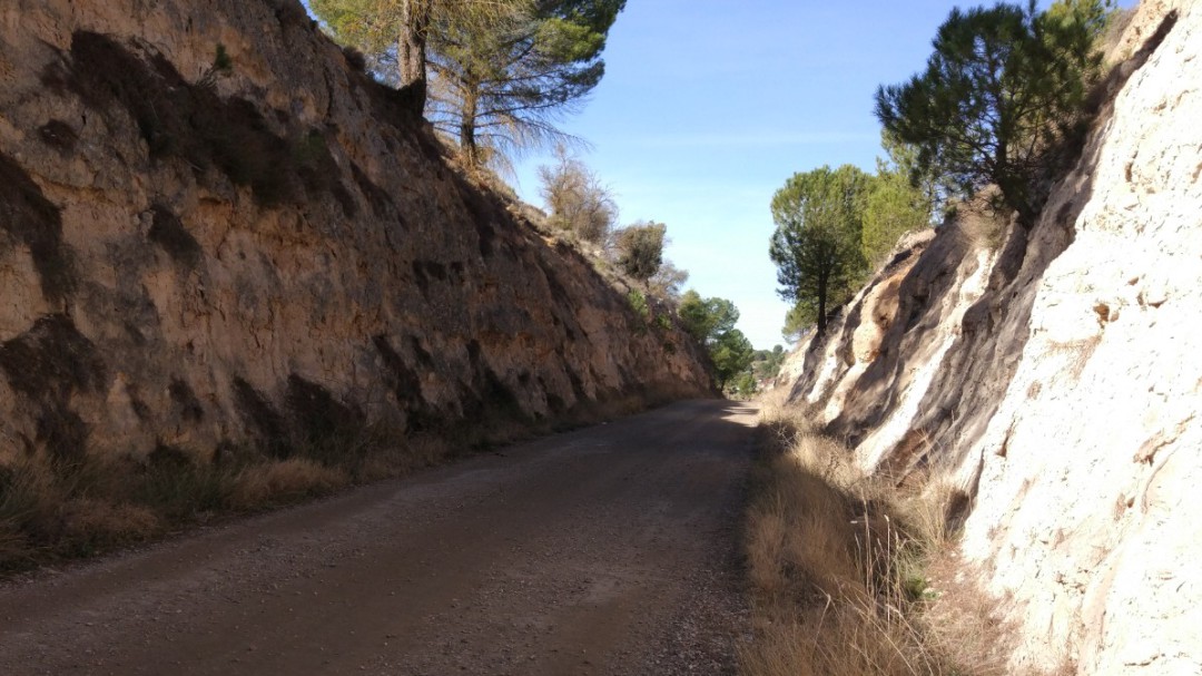 El tren de la guerra civil que pasó por la provincia y solo dejó una ruta senderista