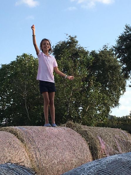 Inés tiene 11 años y todos los veranos va de campamento Inés tiene 11 años y todos los veranos va de campamento