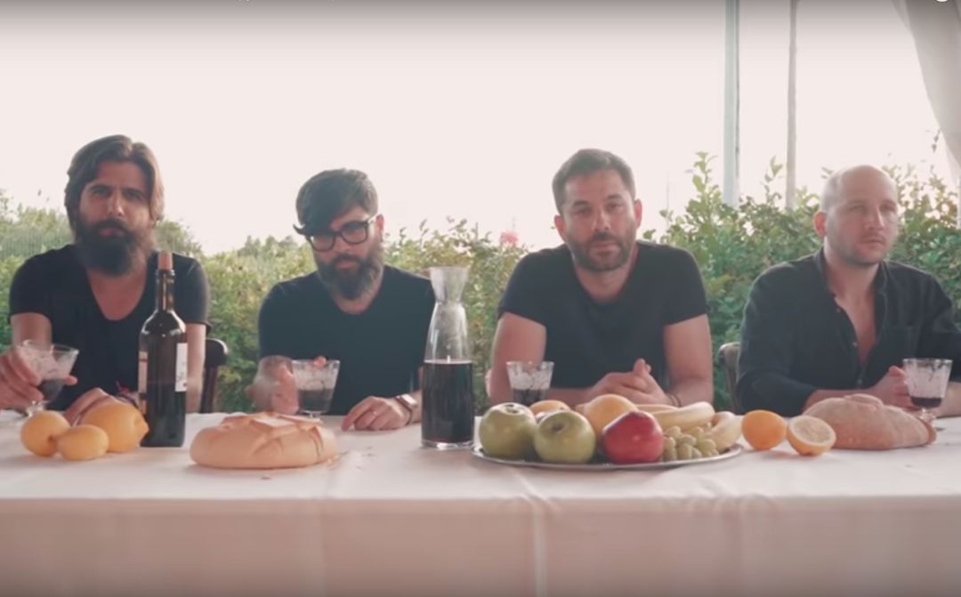 Los integrantes de Viva Suecia durante el videoclip de su nuevo éxito 'Lo Que Te Mereces' Los integrantes de Viva Suecia durante el videoclip de su nuevo éxito 'Lo Que Te Mereces'