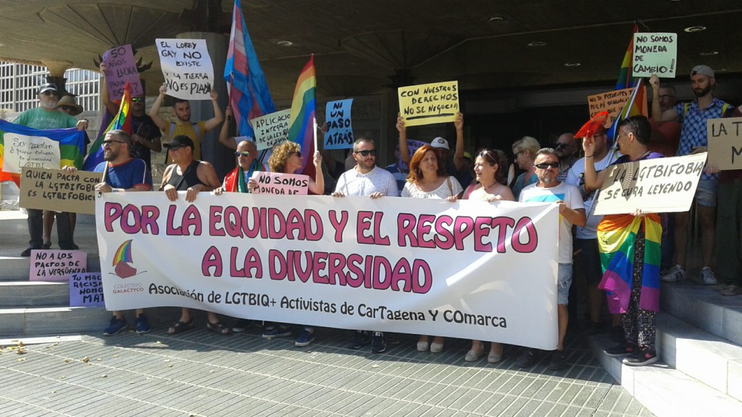 El "Colectivo GALACTYCO" protesta por "la negación de las violencias machistas de las que hace gala el partido ultraderechista"