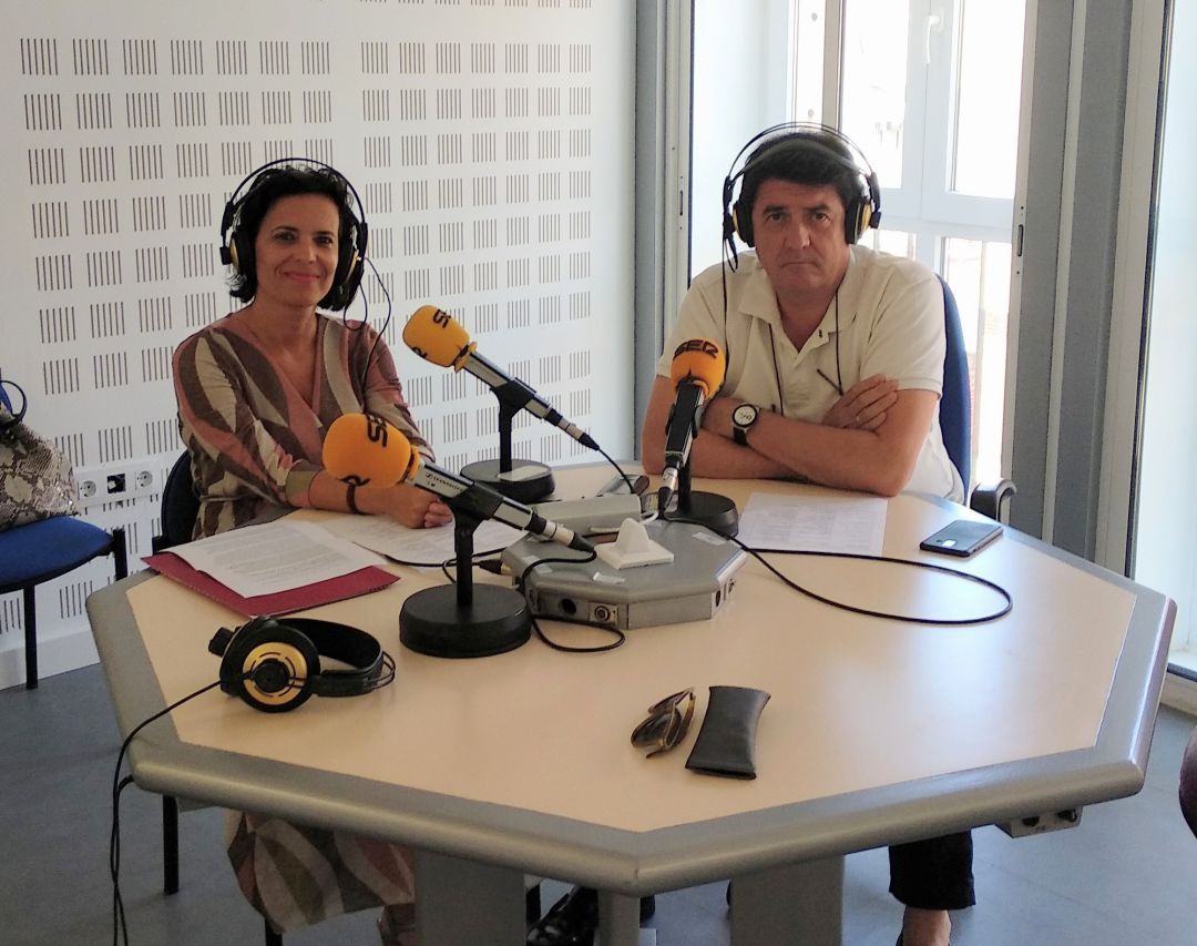 La decana del Colegio de Arquitectos de Huelva, Miriam Dabrio, e Ignacio Cartes, secretario, en Radio Huelva. La decana del Colegio de Arquitectos de Huelva, Miriam Dabrio, e Ignacio Cartes, secretario, en Radio Huelva.