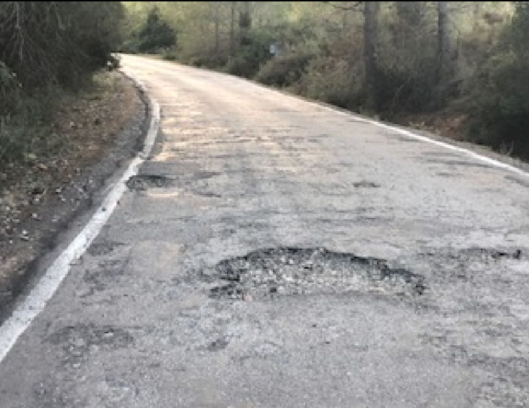 Cabanes: El Ayuntamiento de Cabanes corta al tráfico la carretera de Miravet para evitar accidentes Cabanes: El Ayuntamiento de Cabanes corta al tráfico la carretera de Miravet para evitar accidentes