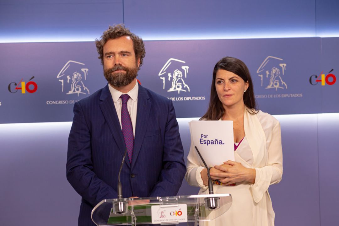 Macarena Olona en sede parlamentaria junto a Espinosa de los Monteros Macarena Olona en sede parlamentaria junto a Espinosa de los Monteros
