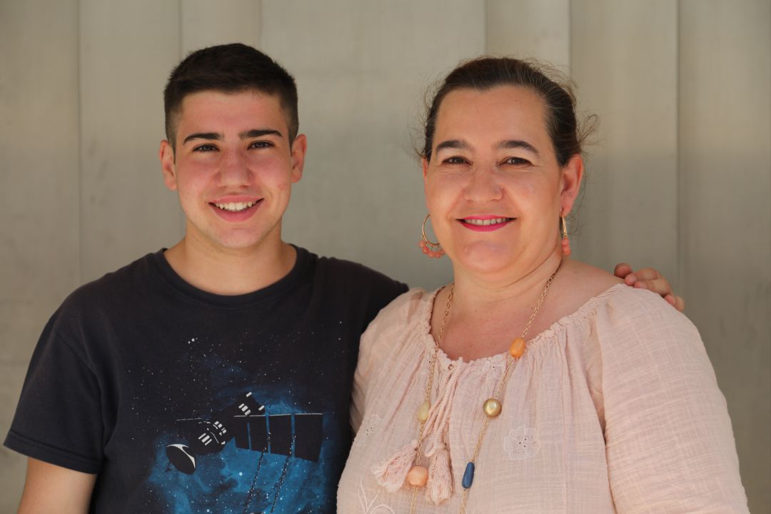 Isabel junto a su hijo Pablo en los estudios de la Cadena SER Isabel junto a su hijo Pablo en los estudios de la Cadena SER