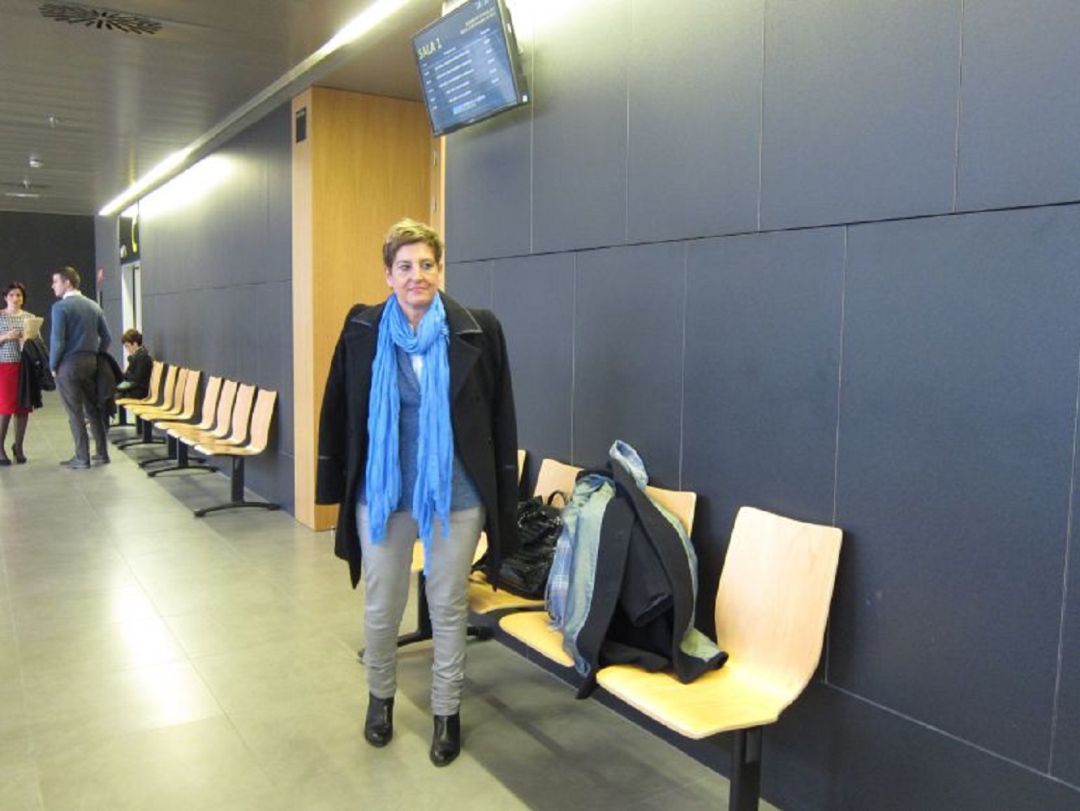 Mariví Pinilla, en una imagen de archivo, antes de entrar a un juicio en la Ciudad de la Justicia de Zaragoza Mariví Pinilla, en una imagen de archivo, antes de entrar a un juicio en la Ciudad de la Justicia de Zaragoza