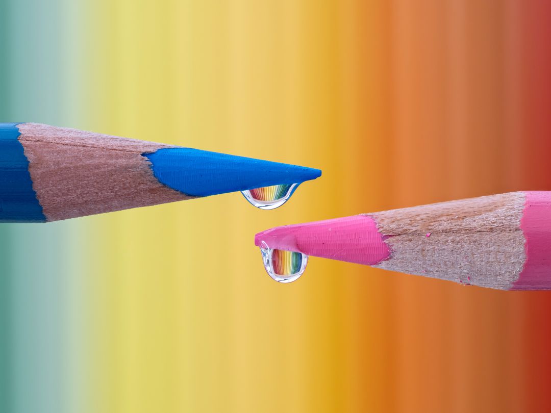 Dos lapices de colores. Dos lapices de colores.