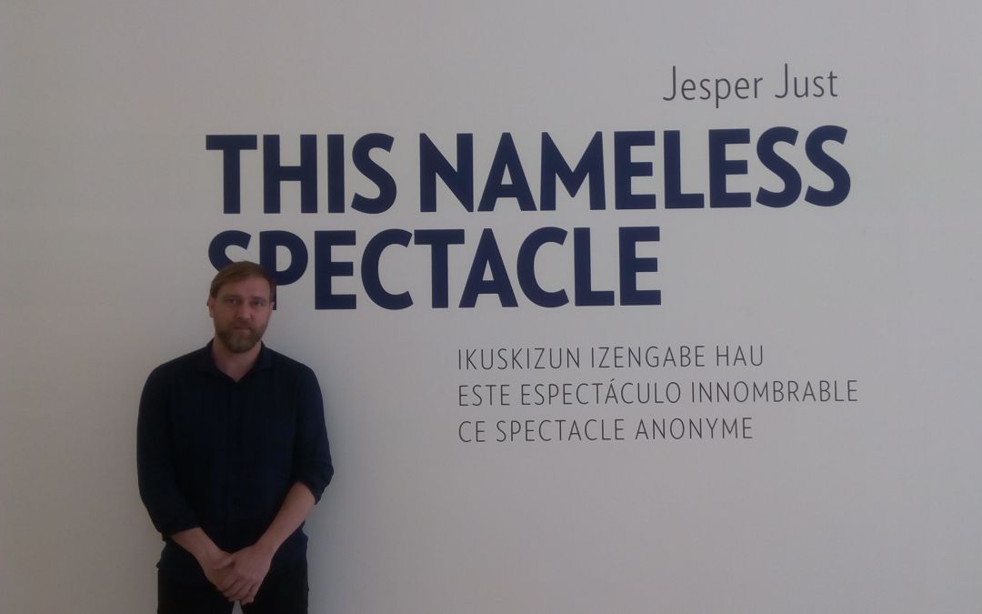 El artista danés Jesper Just ha presentado este jueves su obra 'Este espectáculo innombrable' en el Museo Guggenheim de Bilbao El artista danés Jesper Just ha presentado este jueves su obra 'Este espectáculo innombrable' en el Museo Guggenheim de Bilbao